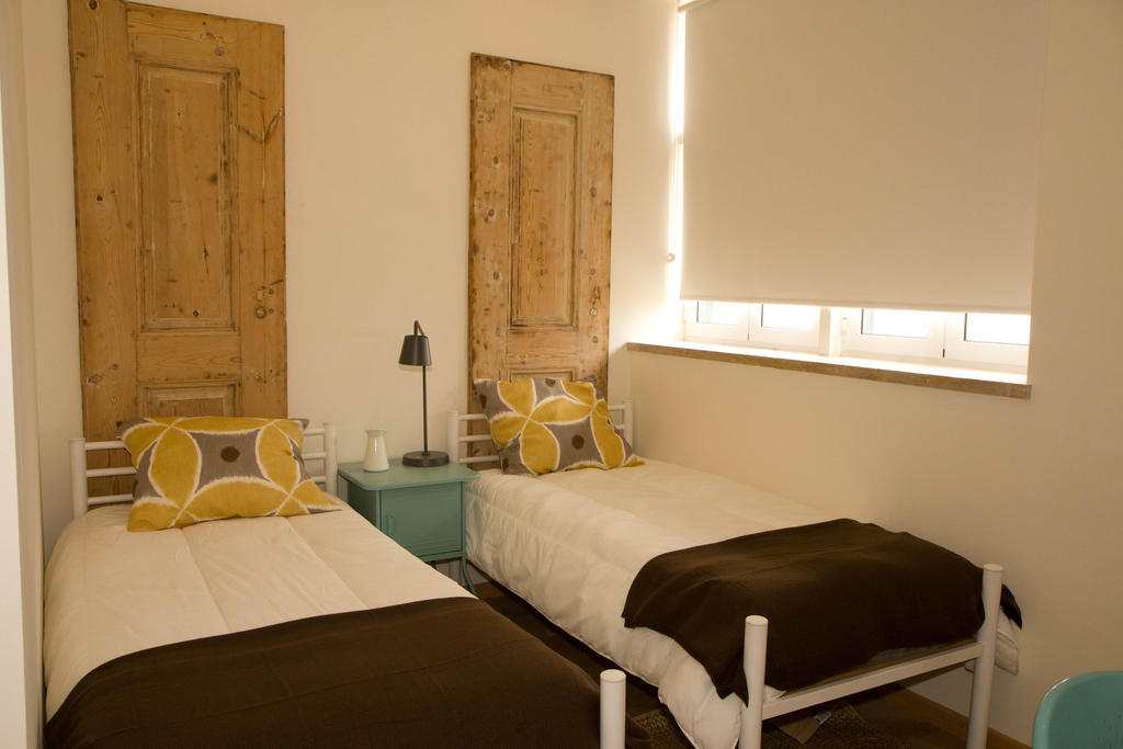 Hotel Turismo do Seculo Estoril Habitación foto A bedroom with two single beds