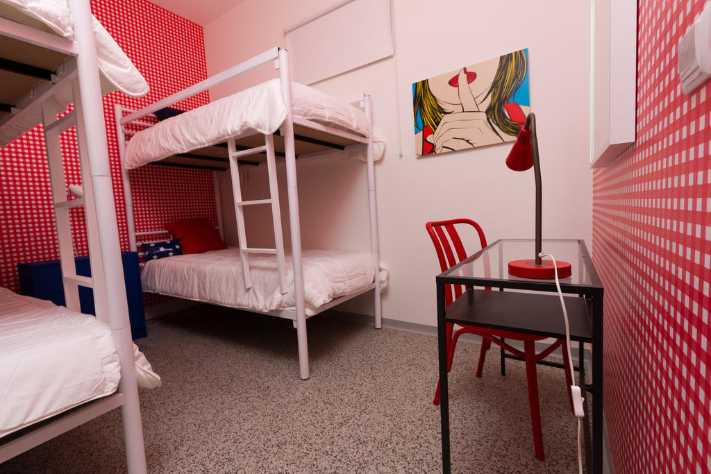 Hotel Turismo do Seculo Estoril Habitación foto A typical room at the hostel